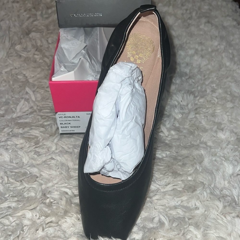 NWT Vince camuto black flats